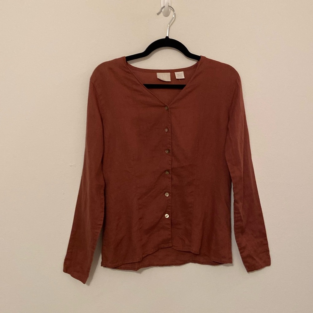 Gap v-neck button down shirt. 100% linen. Machinery wash.
